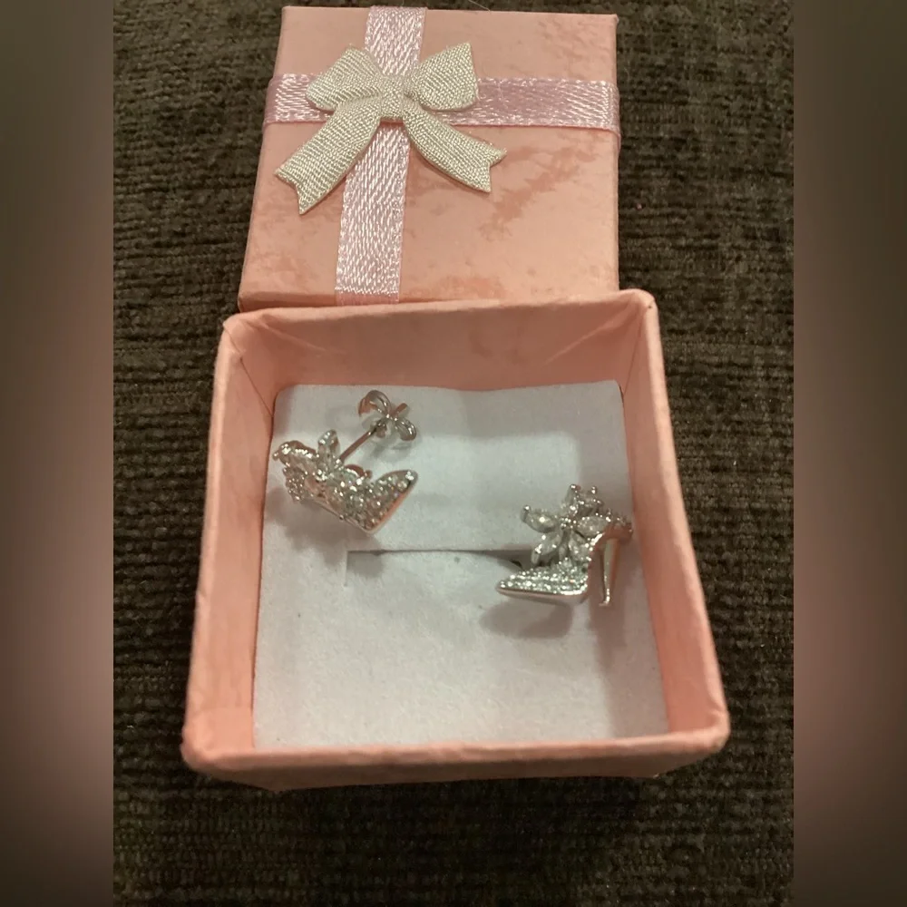 925 Silver Filled Stud Shoe Earring - Picture 4 of 5